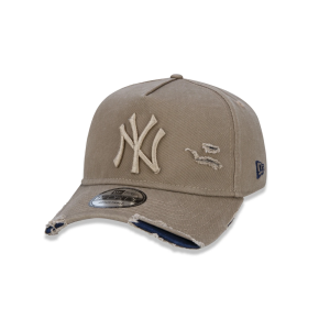 BONÉ NEW YORK YANKEES DESTROYED 9FORTY A-FRAME STRAPBACK ABA CURVA KAKI